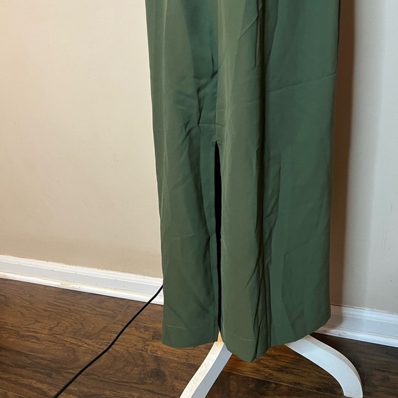 ⭐️A New Day Green Buttoned Midi Dress - Picture 4 of 8